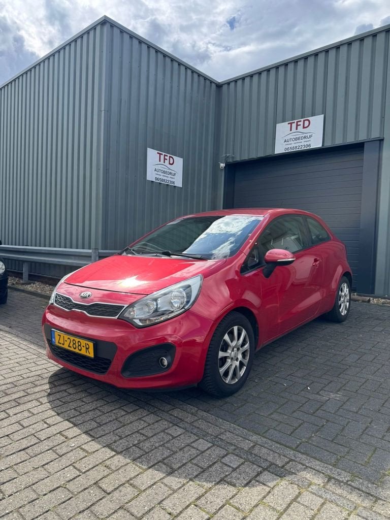 Kia Rio 1.2 CVVT Super Pack, Auto's, Kia, Bedrijf, Te koop, Rio, Benzine, Euro 5, A, Hatchback, Handgeschakeld, Geïmporteerd, Rood