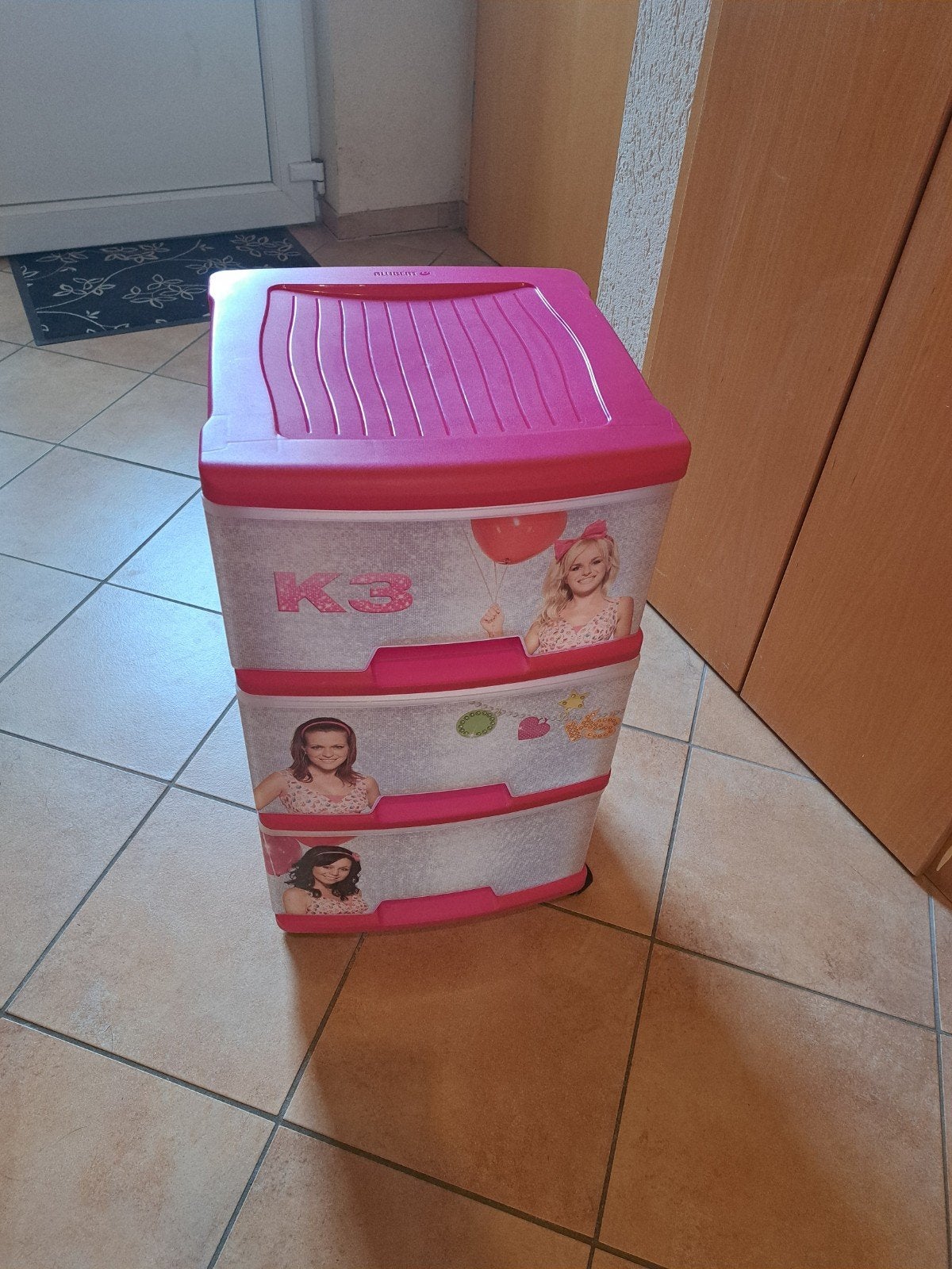 K3 Kastje met Josje, Karen en Kristel, Kinderen en Baby's, Kinderkamer | Commodes en Kasten, Gebruikt, Kast, Minder dan 90 cm
