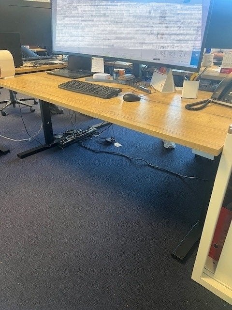 Bureau - in hoogte instelbaar - houten topblad, Gebruikt, 120 cm, 180 cm, Spaanplaat of MDF