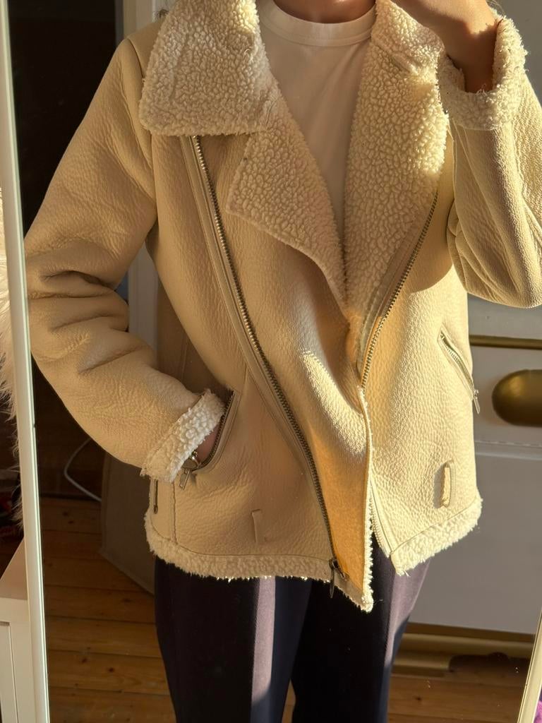 Lammy coat creme Zara maat S, Kleding | Dames, Jassen | Winter, Ophalen of Verzenden, Gedragen, Maat 36 (S), Beige
