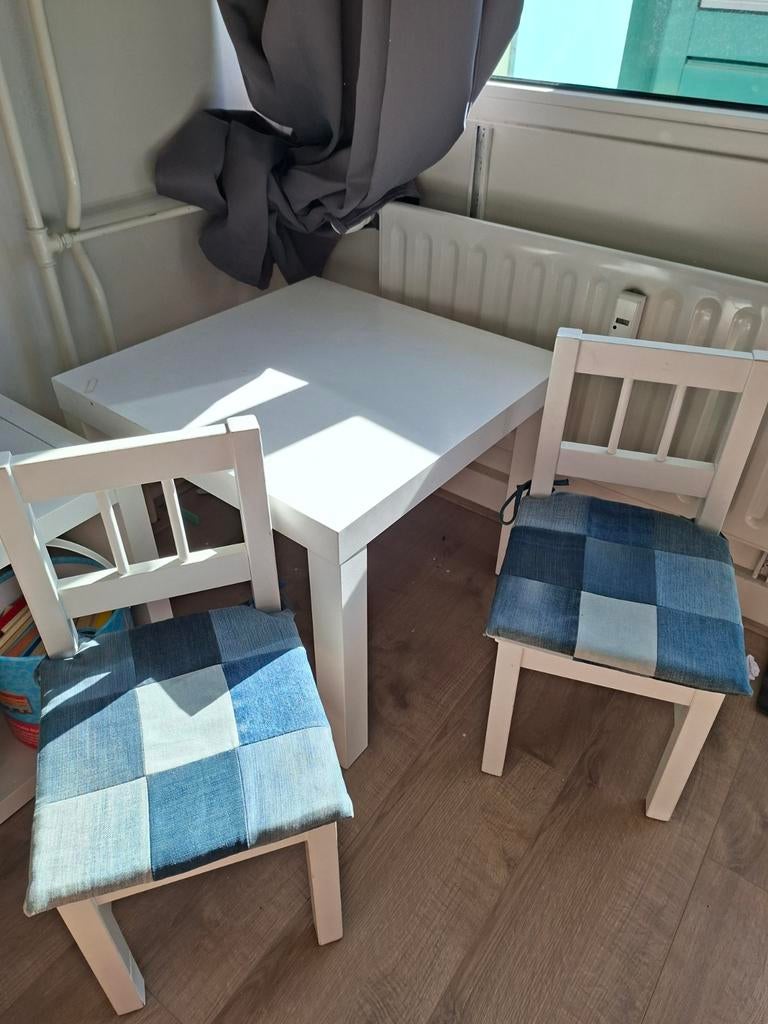 Tafeltje met 2 stoeltjes en spijkerstof kussentjes, Ophalen