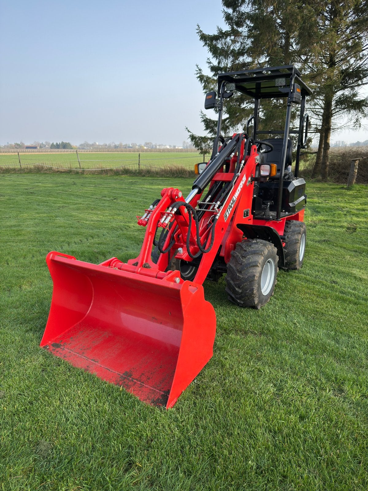 Stahlworks shovel nieuw Hydrostaat snelwissel wiellader, Zakelijke goederen, Ophalen, Wiellader of Shovel