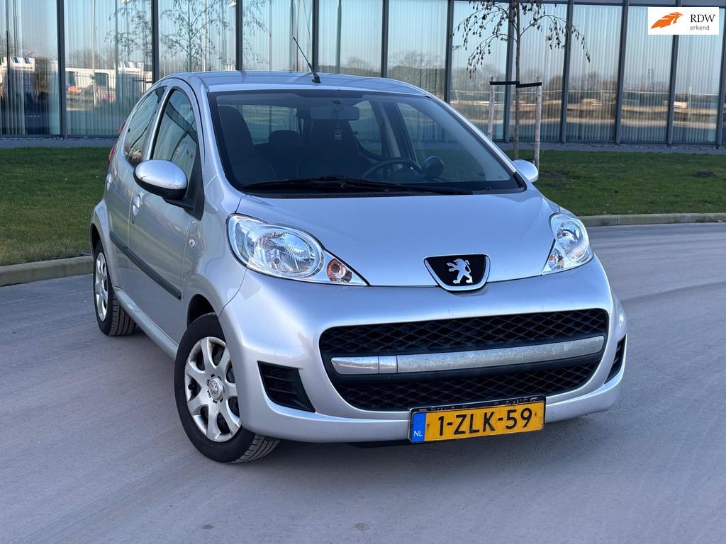 Peugeot 107 1.0-12V Urban Move, Voorwielaandrijving, Euro 5, Gebruikt, 4 stoelen