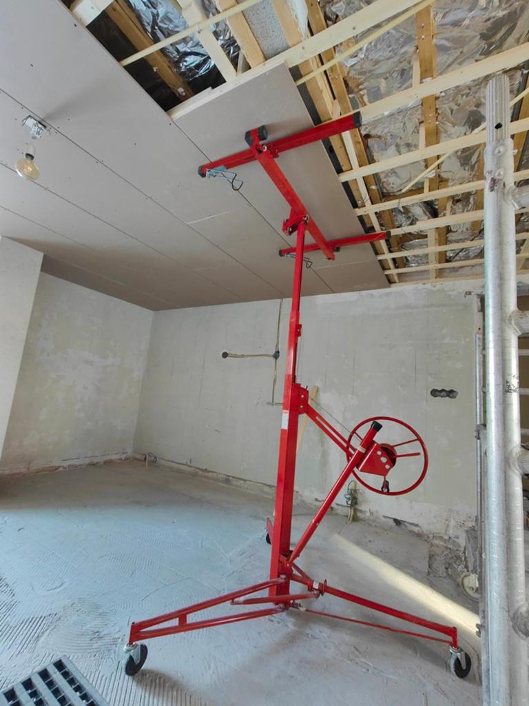 Gipsplaten lift te huur, Ophalen