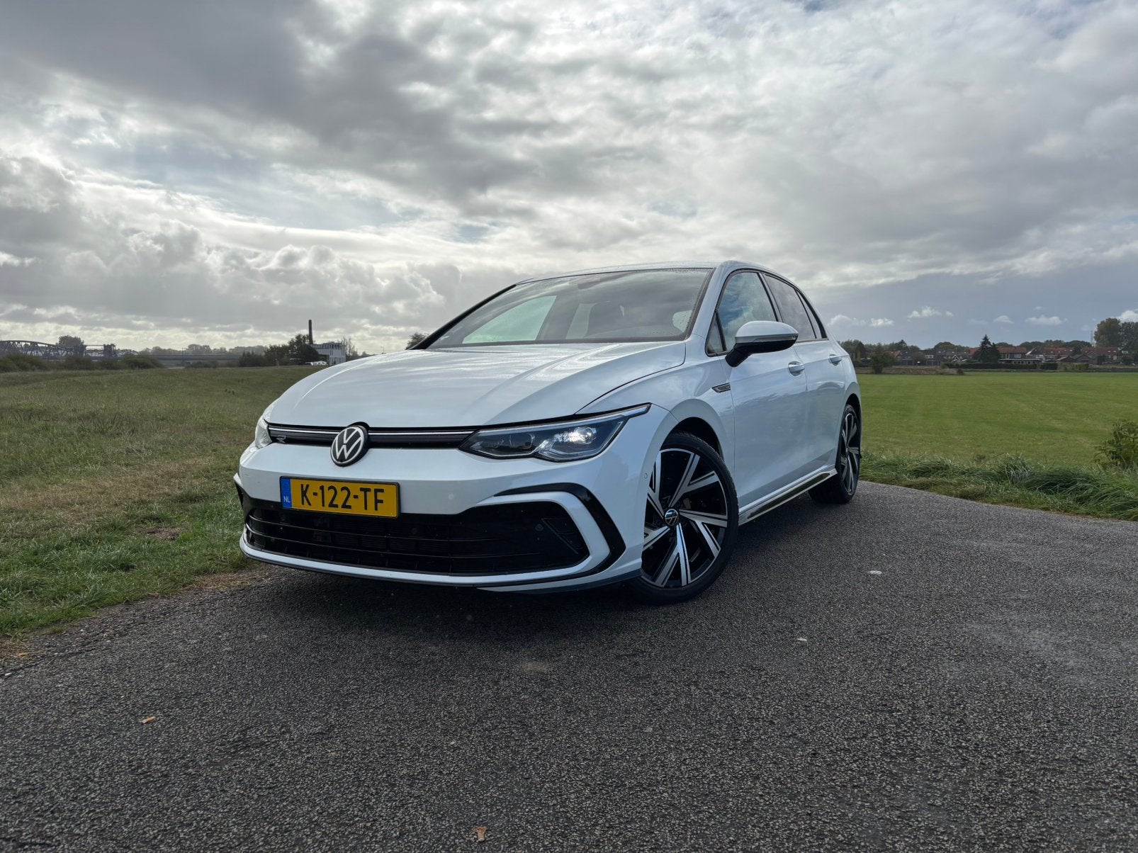 Volkswagen Golf 8 3x R-line 1.5 TSI 2021 parelmoer wit, Voorwielaandrijving, Zwart, 4 cilinders, Wit