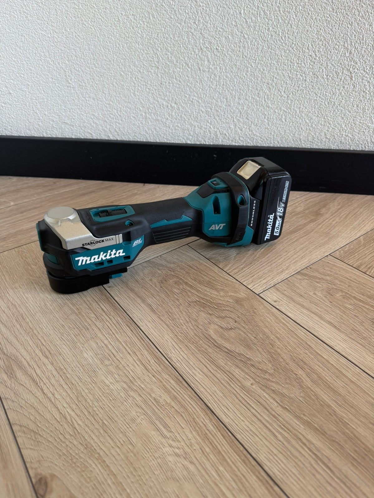 Makita DTM52Z LXT 18V Li-ion accu multitool body, Doe-het-zelf en Verbouw, Ophalen, Zo goed als nieuw, Minder dan 600 watt, 30 tot 70 mm
