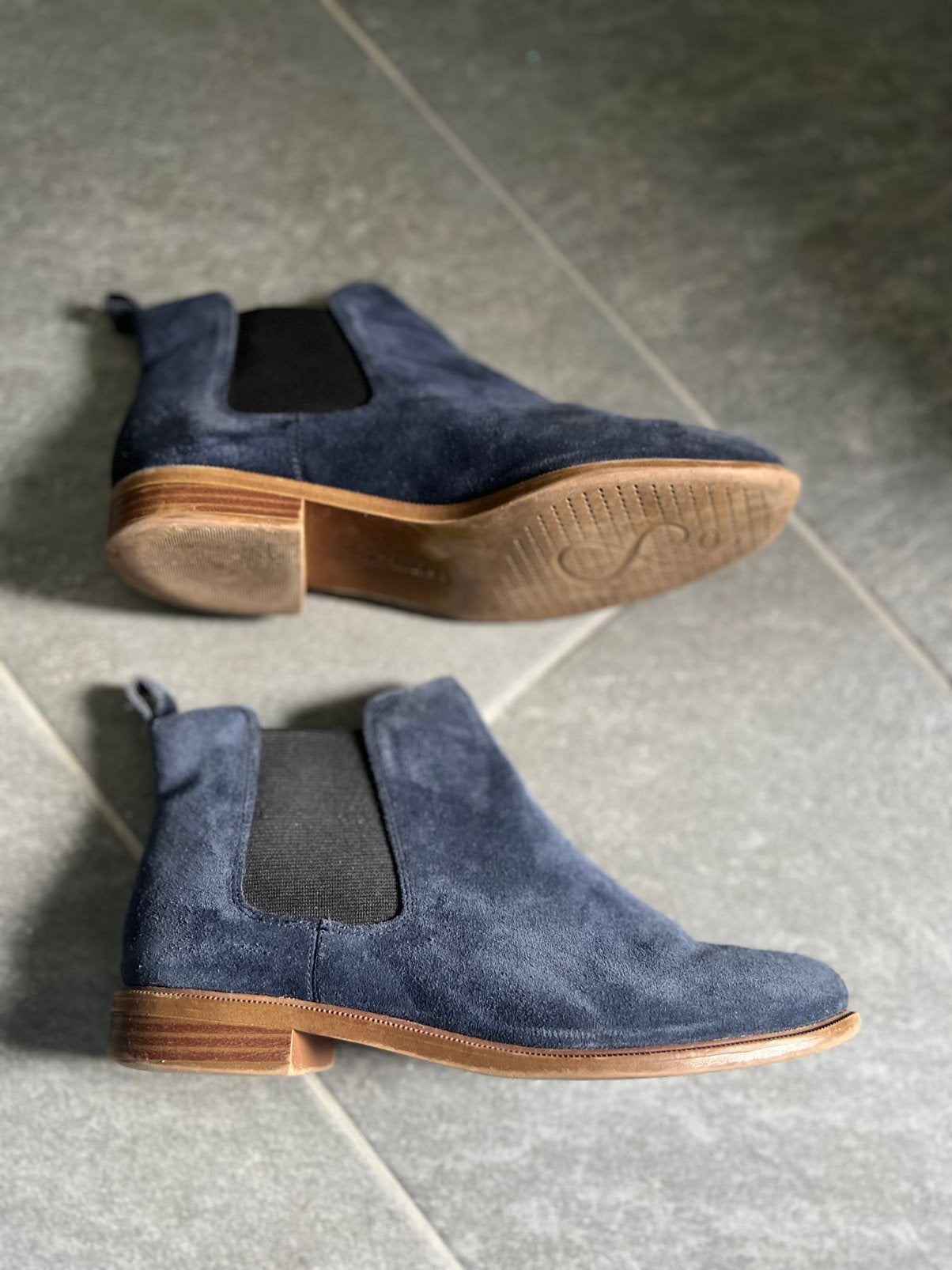 Clarks enkellaarzen suede blauw mt 38, Kleding | Dames, Schoenen, Lage of Enkellaarzen, Zo goed als nieuw, Verzenden, Blauw