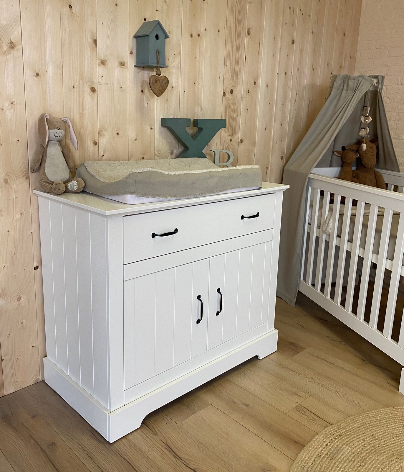 Foto 6 van Landelijke, complete babykamer
