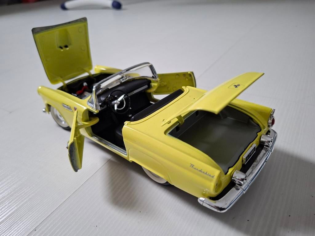Gele Ford Thunderbird Schaalmodel - Zo goed als nieuw, Hobby en Vrije tijd, Modelauto's | 1:18, Ophalen of Verzenden, Zo goed als nieuw
