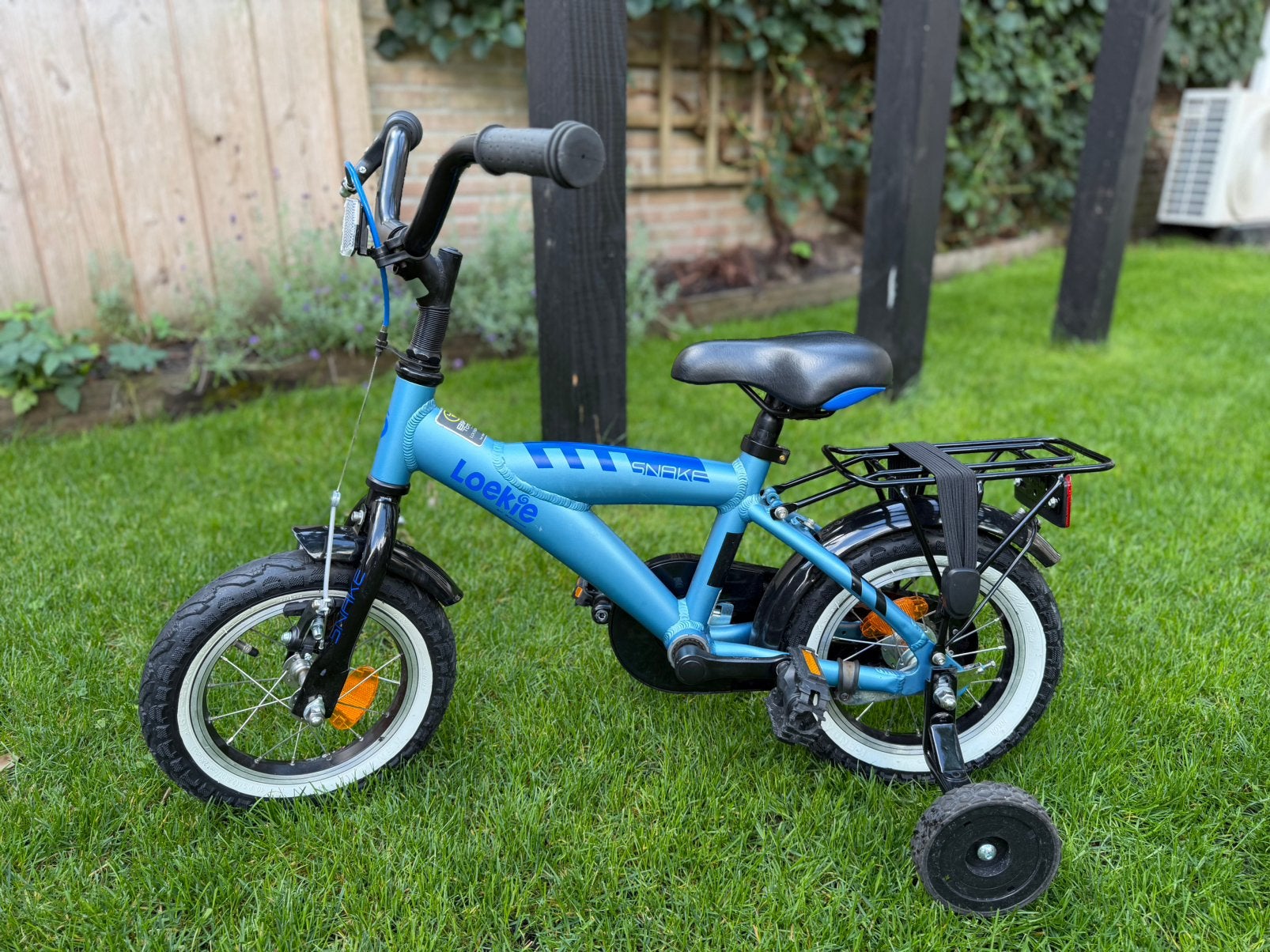 Loekie Snake 12 inch kinderfiets uitstekende conditie, Ophalen, Terugtraprem, Zijwieltjes, Gebruikt