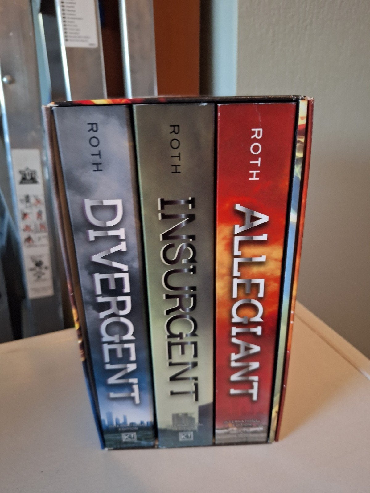 box the Divergent series (Engelstalig), Ophalen of Verzenden, Zo goed als nieuw