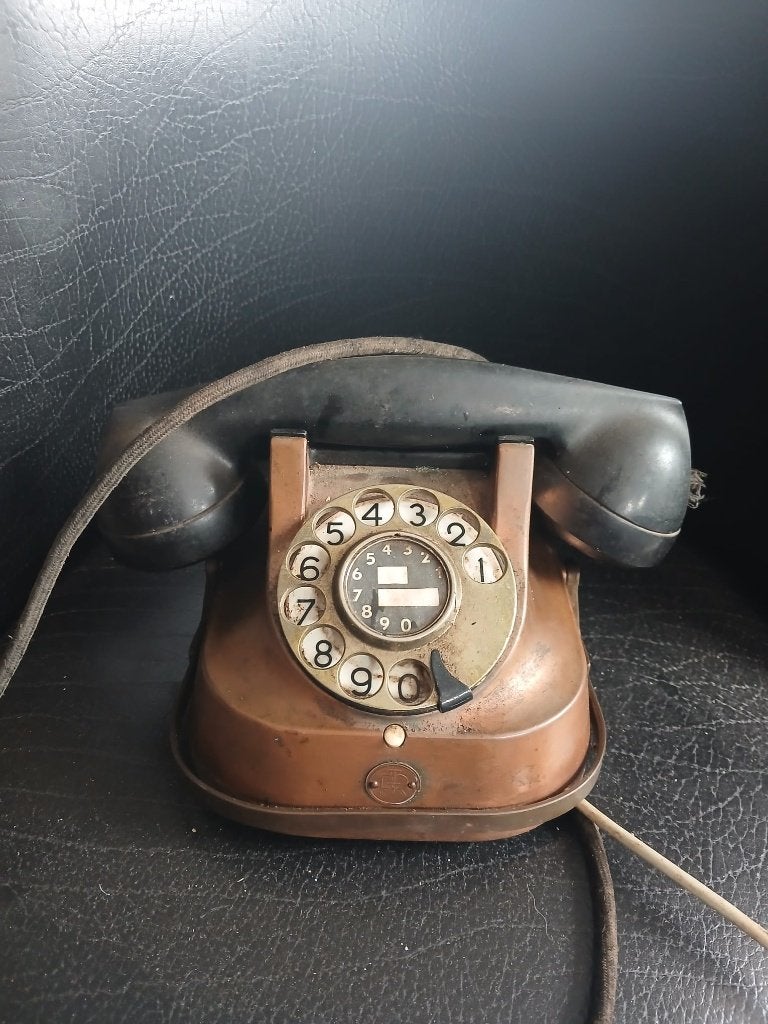 Vintage draaischijftelefoon, Ophalen