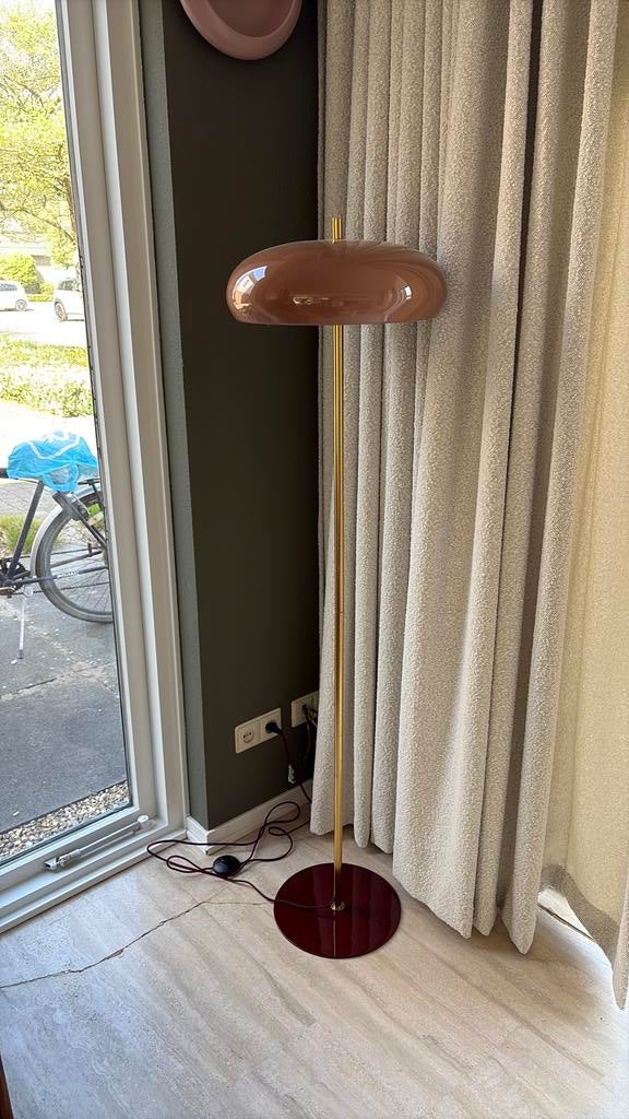Vloerlamp pas maand oud loods 5, Ophalen, Zo goed als nieuw, Metaal, Staande kapstok