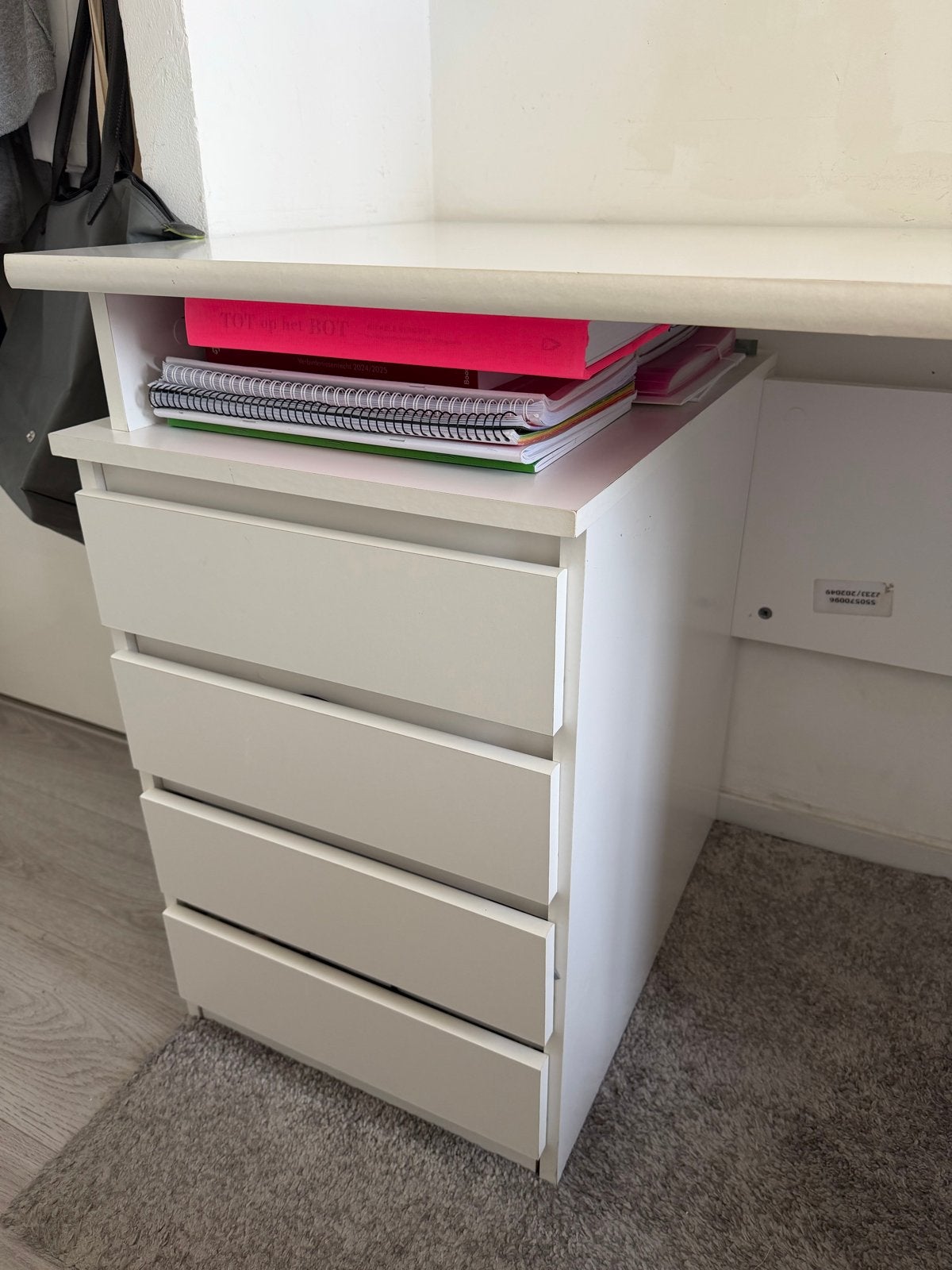 Wit bureau met ladeblok, Ophalen, Gebruikt, 100 tot 150 cm, 3 of 4 laden