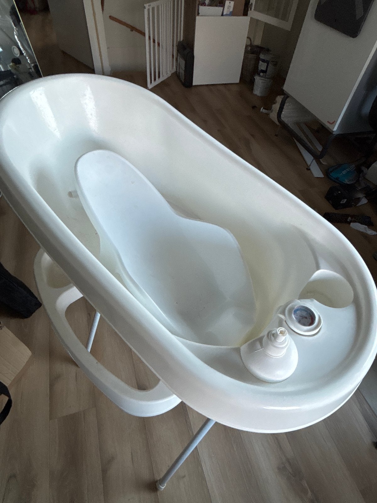 Babybadje met standaard, badzitje en thermometer, Kinderen en Baby's, Gebruikt, Badje, Standaard, Ophalen