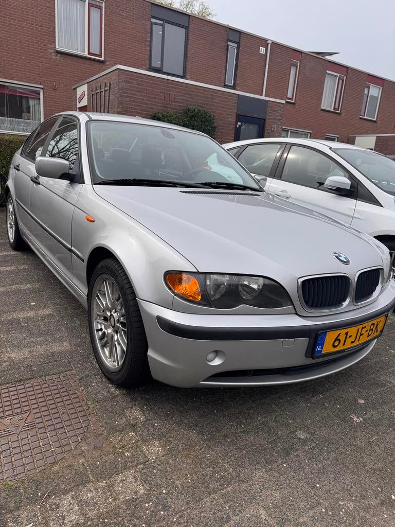 BMW 3-Serie metallic silver, 13 km/l, Achterwielaandrijving, 1250 kg, 4 cilinders