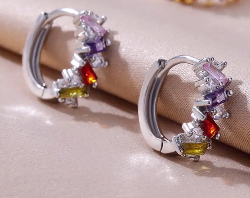 925 sterling zilveren oorbellen met veelkleurige zirkonen, Nieuw, Ophalen of Verzenden, Met edelsteen, Knopjes of Stekers