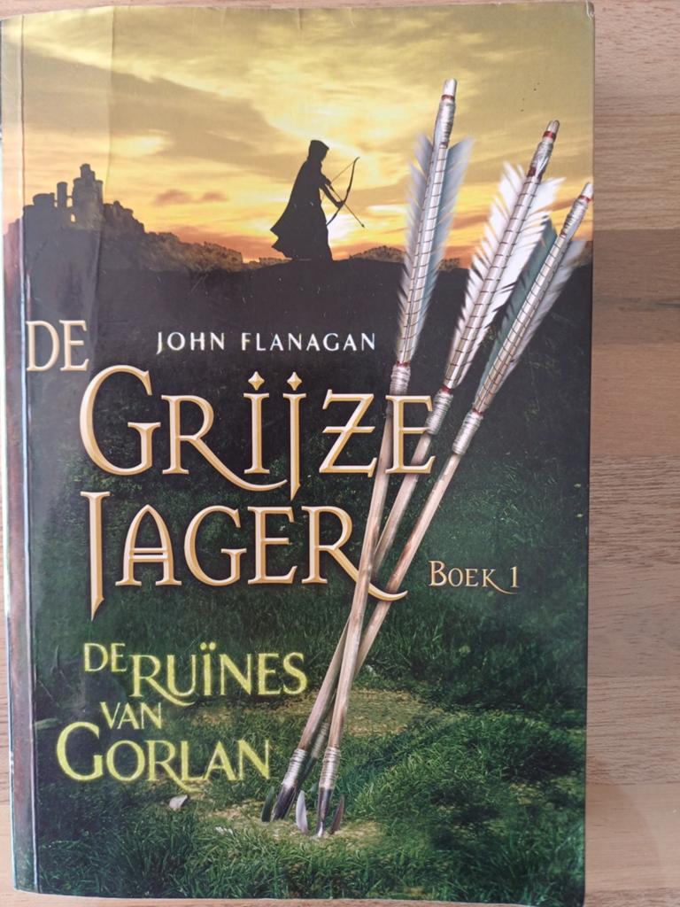 John Flanagan - De ruïnes van Gorlan deel1, Ophalen of Verzenden, Zo goed als nieuw, John Flanagan