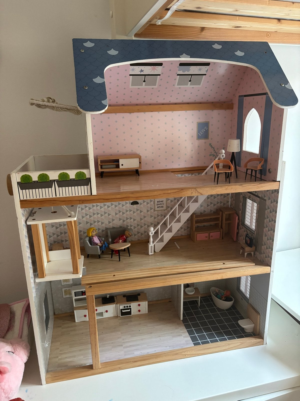 Gratis: Houten Poppenhuis met Accessoires, Ophalen, Gebruikt, Jongen of Meisje
