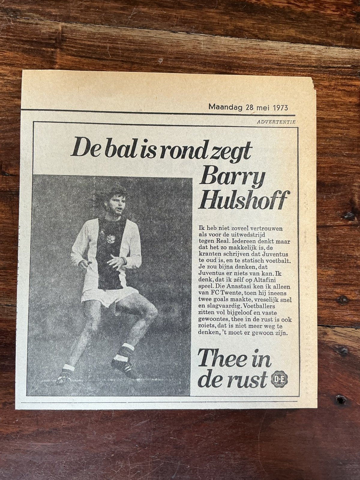 Voetbal reklame Ajax Barry Hulshoff DE 1973 Thee in de rust, Verzamelen, Ophalen of Verzenden, 1960 tot 1980, Knipsel(s)