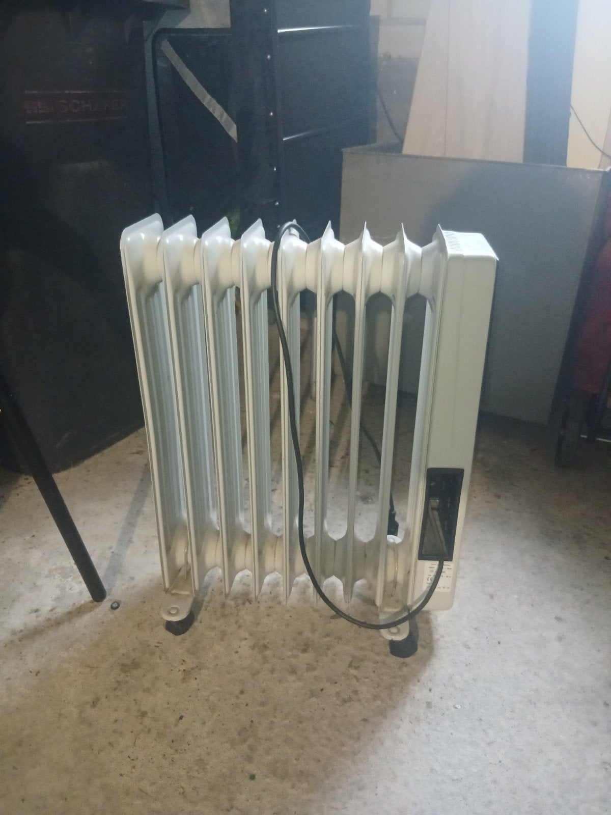 Elektrische radiator met thermostaat en wieltjes, Doe-het-zelf en Verbouw, Verwarming en Radiatoren, Ophalen, Gebruikt, Kachel