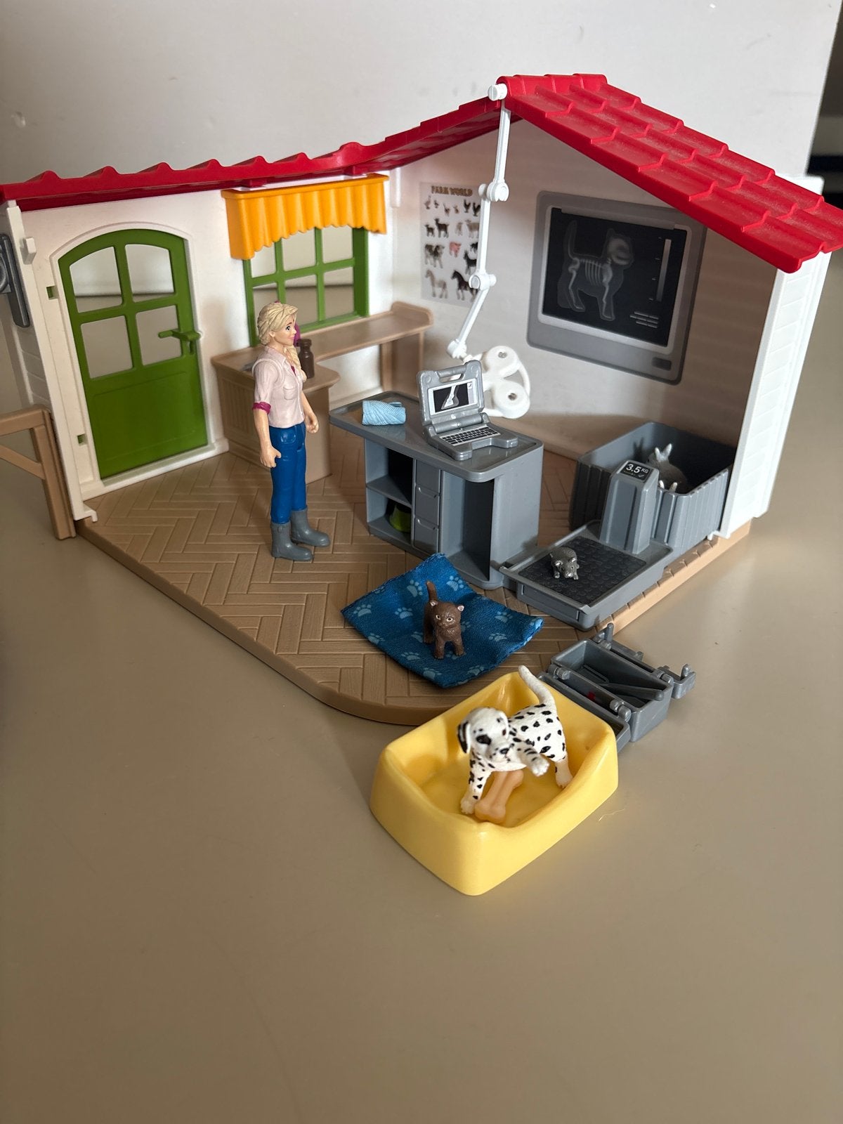 Schleich Dierenartspraktijk met paard en honden, Ophalen, Zo goed als nieuw, Jongen of Meisje
