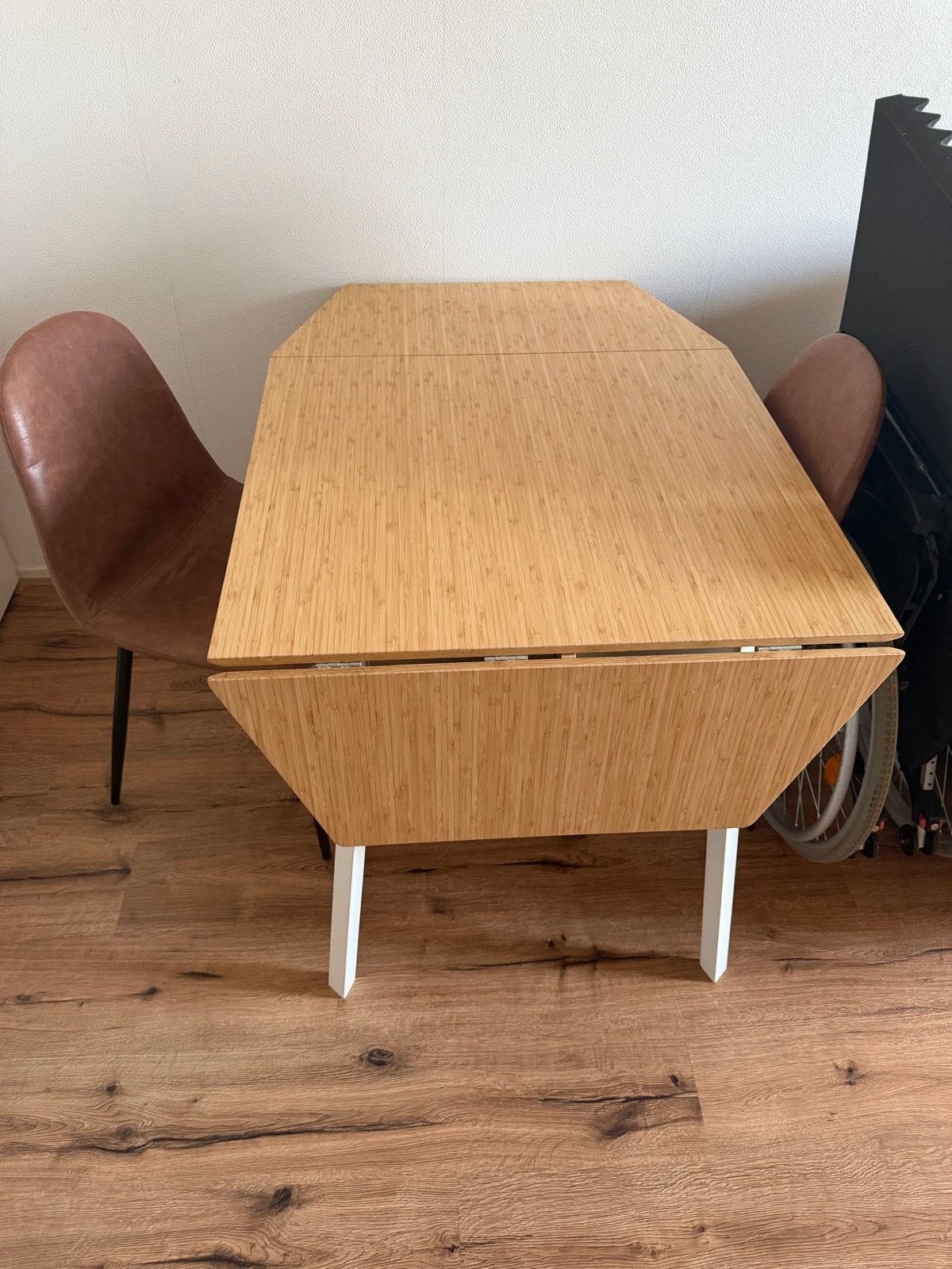 Praktische uitklapbare eettafel met bamboe blad, Ophalen, Zo goed als nieuw, Overige houtsoorten