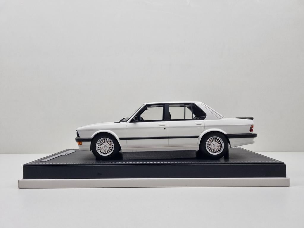 AB Models
Bmw E28 M5 1/60
1:18 Nieuw, Hobby en Vrije tijd, Modelauto's | 1:18, Nieuw, Auto, Ophalen of Verzenden