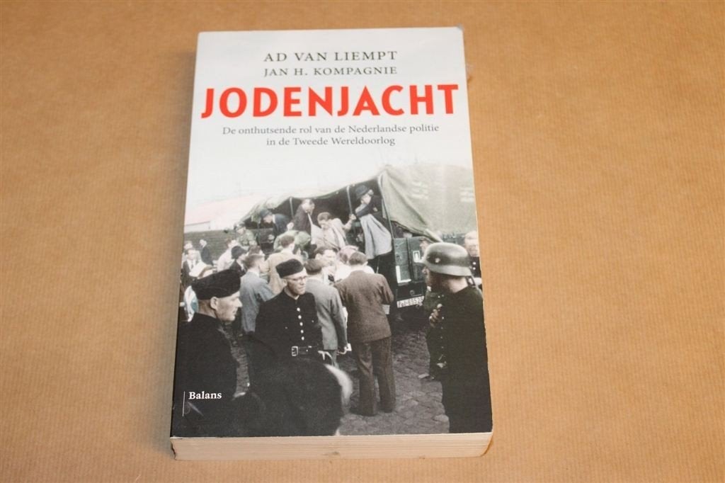 Jodenjacht — Nederlandse Politie & de Holocaust WOII, Ophalen of Verzenden, Tweede Wereldoorlog, Gelezen, Overige onderwerpen