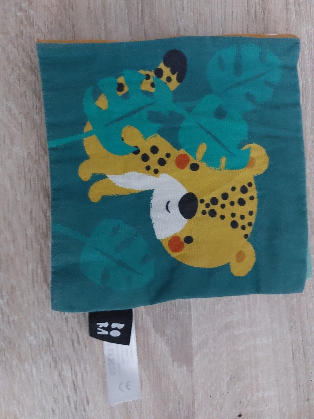 Voelboekje/Knisperboek Bora, Ophalen of Verzenden, Zo goed als nieuw