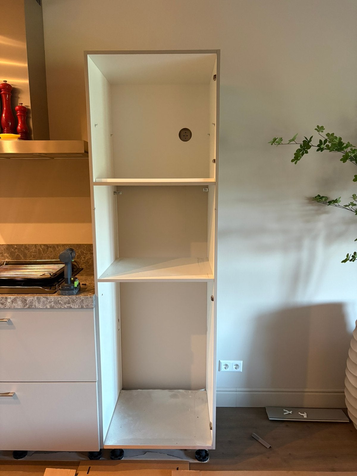 Apparatenkast BRUYNZEEL kleur leem, Ophalen, 200 cm of meer, 50 tot 100 cm, Zo goed als nieuw