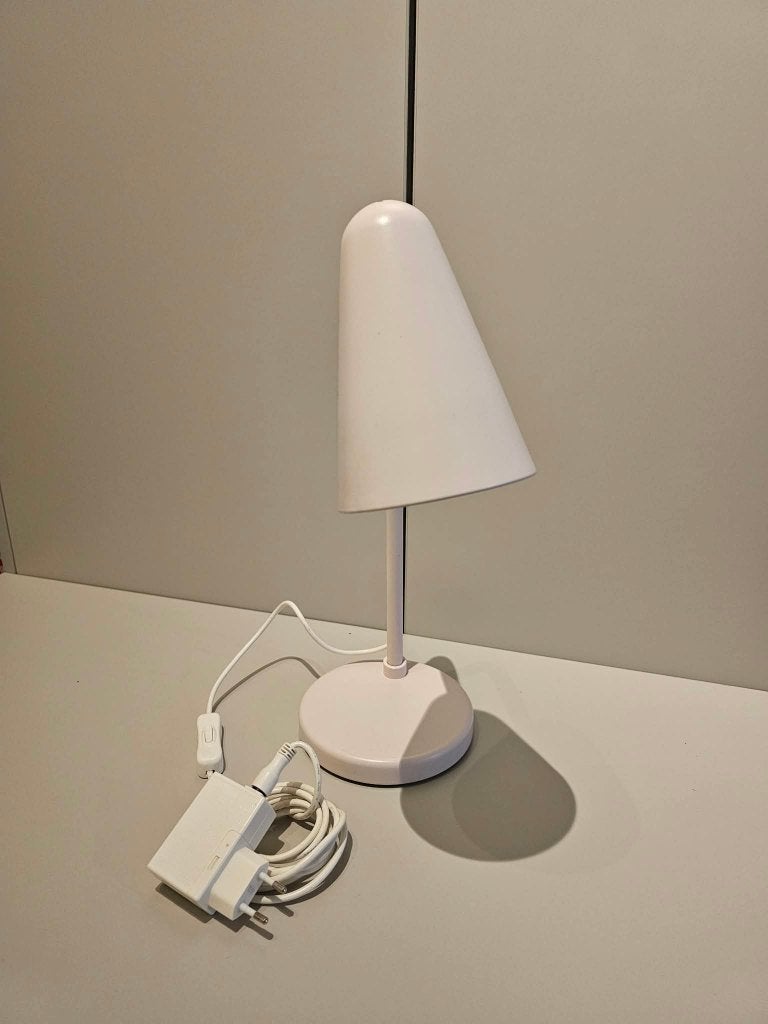 Moderne witte tafellamp - ideaal voor bureau of nachtkastje, Bureaulamp, 30 cm, Wit, Ophalen of Verzenden
