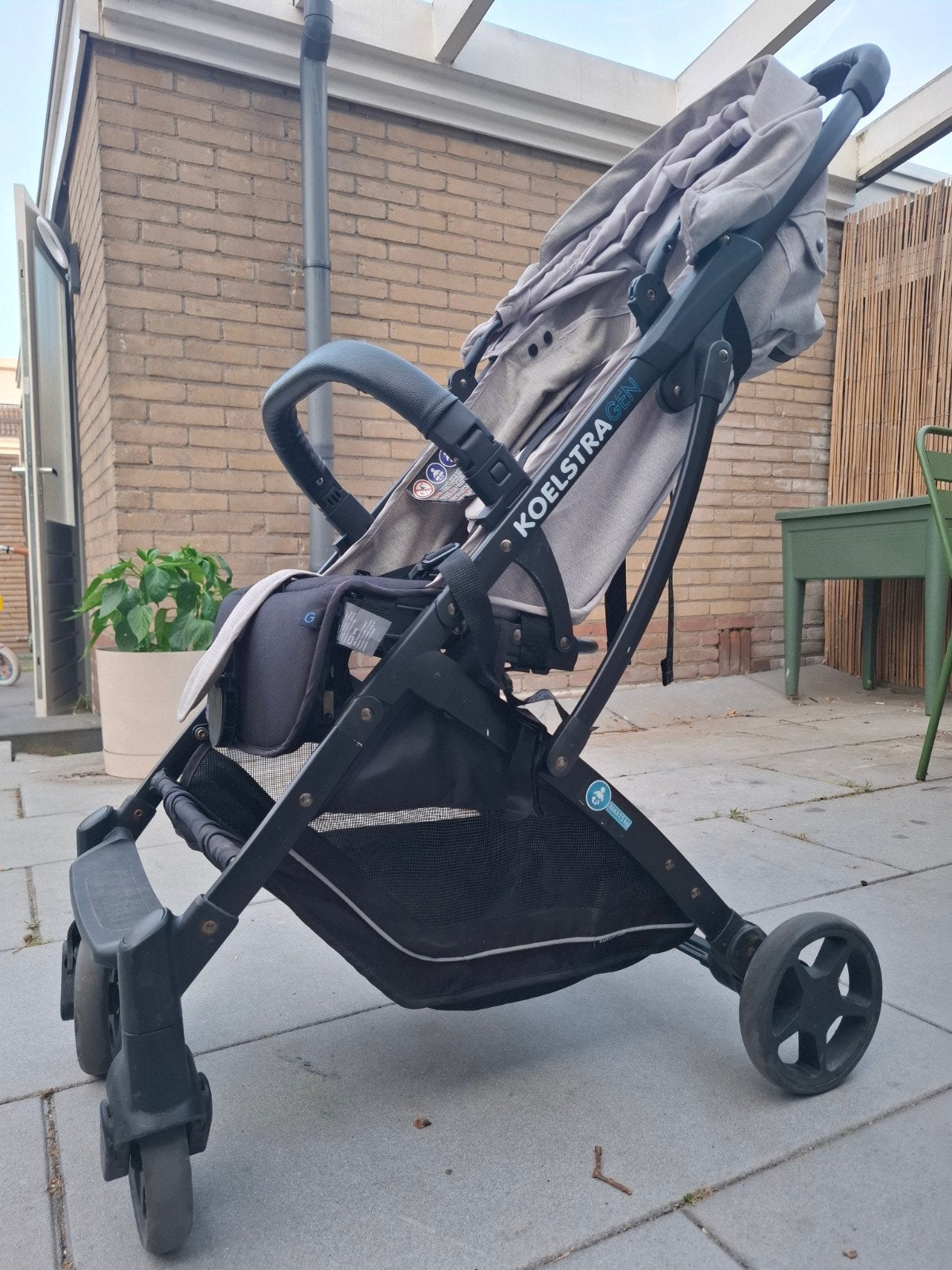 Koelstra Gen buggy te koop. licht grijs. compact en licht, Ophalen, Gebruikt, Koelstra