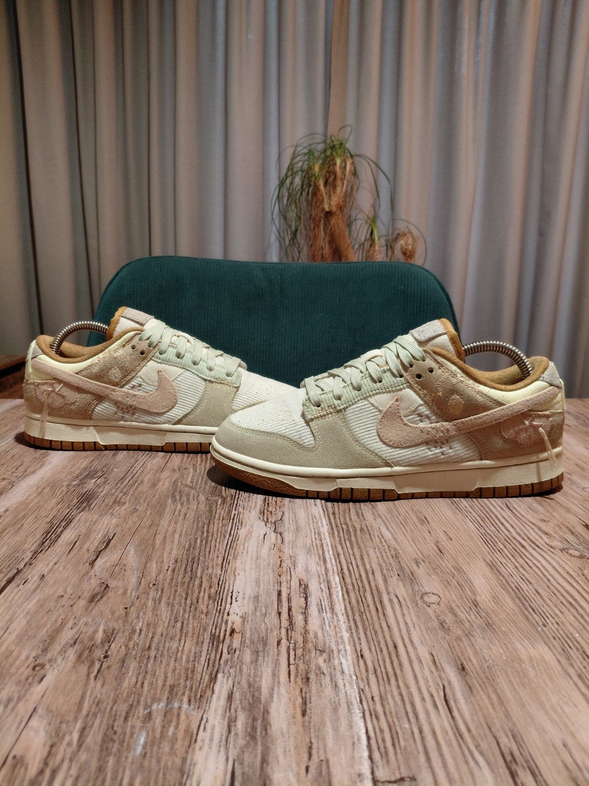 Nike Dunk Low SE Corduroy 'On the Bright Side' Size 38,5, Beige, Nike, Ophalen of Verzenden, Sneakers of Gympen