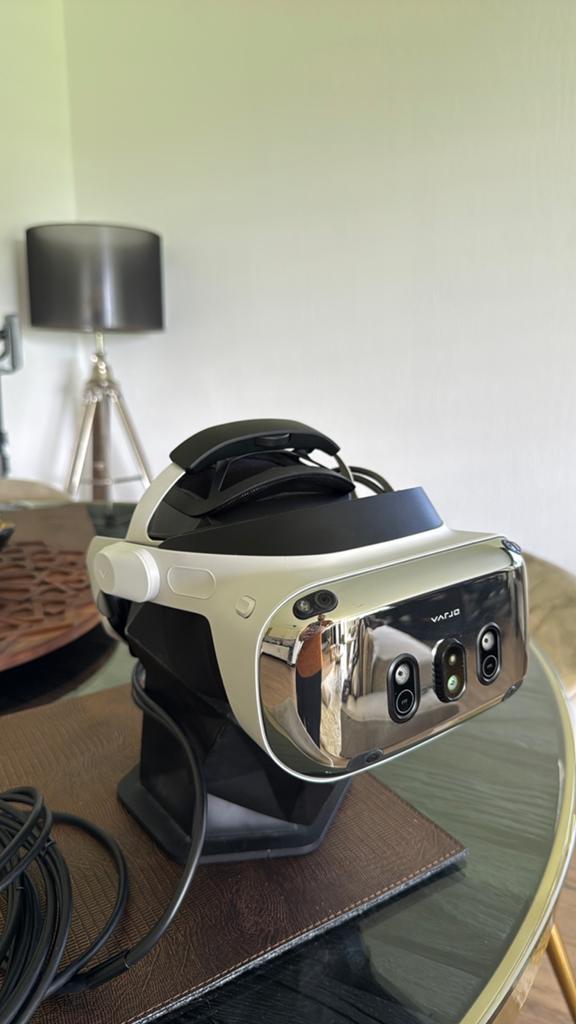 Varjo XR-4 VR headset - Ultieme Mixed Reality Ervaring, Spelcomputers en Games, Virtual Reality, Zo goed als nieuw, Pc, VR-bril