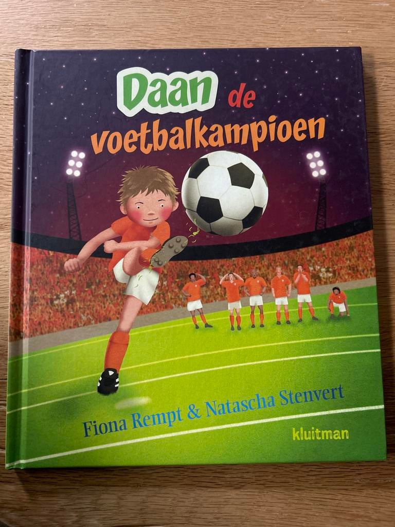 Daan de voetbalkampioen - Fiona Rempt & Natascha Stenvert, Ophalen of Verzenden, Zo goed als nieuw