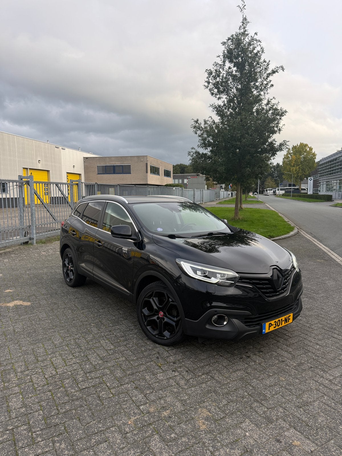 Renault Kadjar 1.2 TCE AUT 2017 Black edition cruise carplay, Kadjar, Lane Keeping Assist, Zwart, 4 cilinders