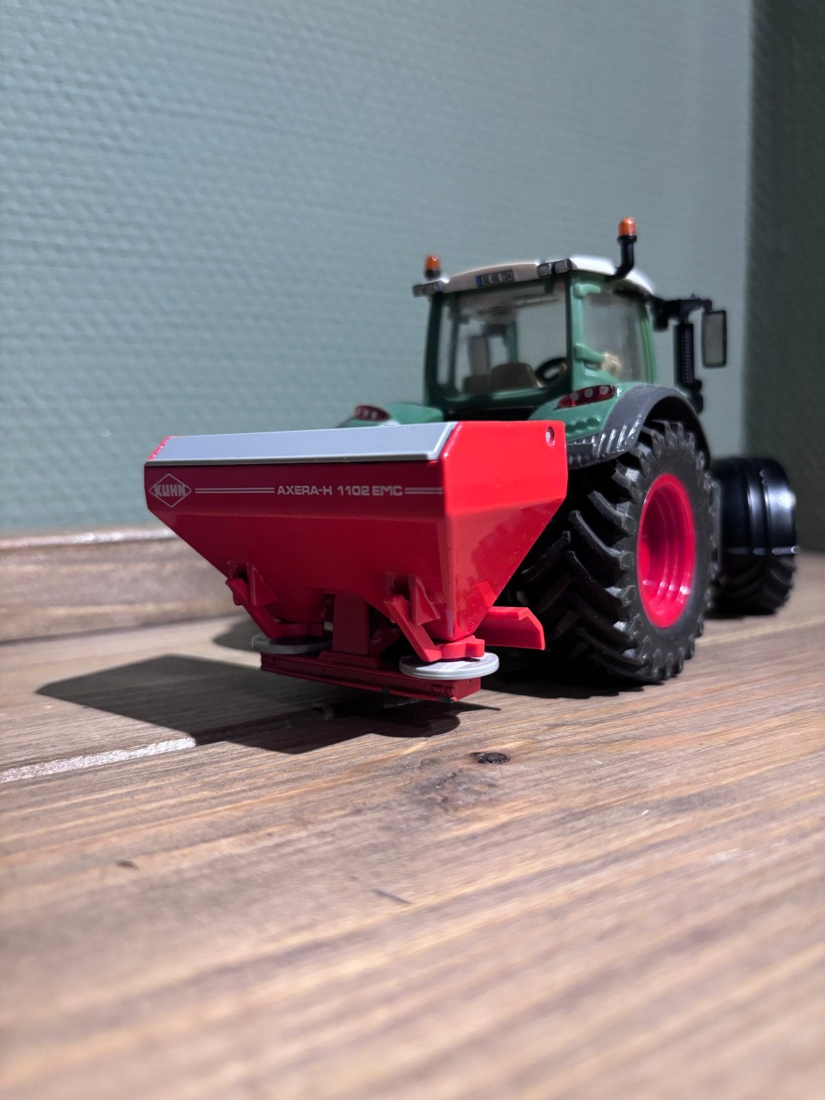 Siku 2050 Kuhn Axera-h 1102 emc kunstmeststrooier, Ophalen of Verzenden, Zo goed als nieuw, Tractor of Landbouw, SIKU