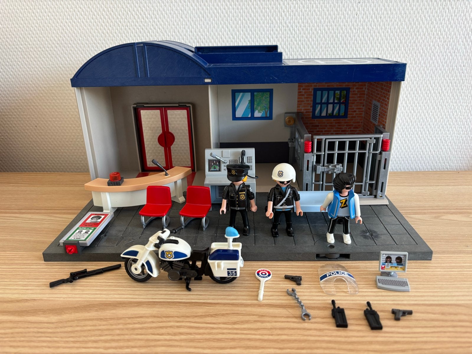 Playmobil Meeneem Politiebureau met Figuren en Accessoires, Ophalen of Verzenden, Gebruikt, City action, Gebouw