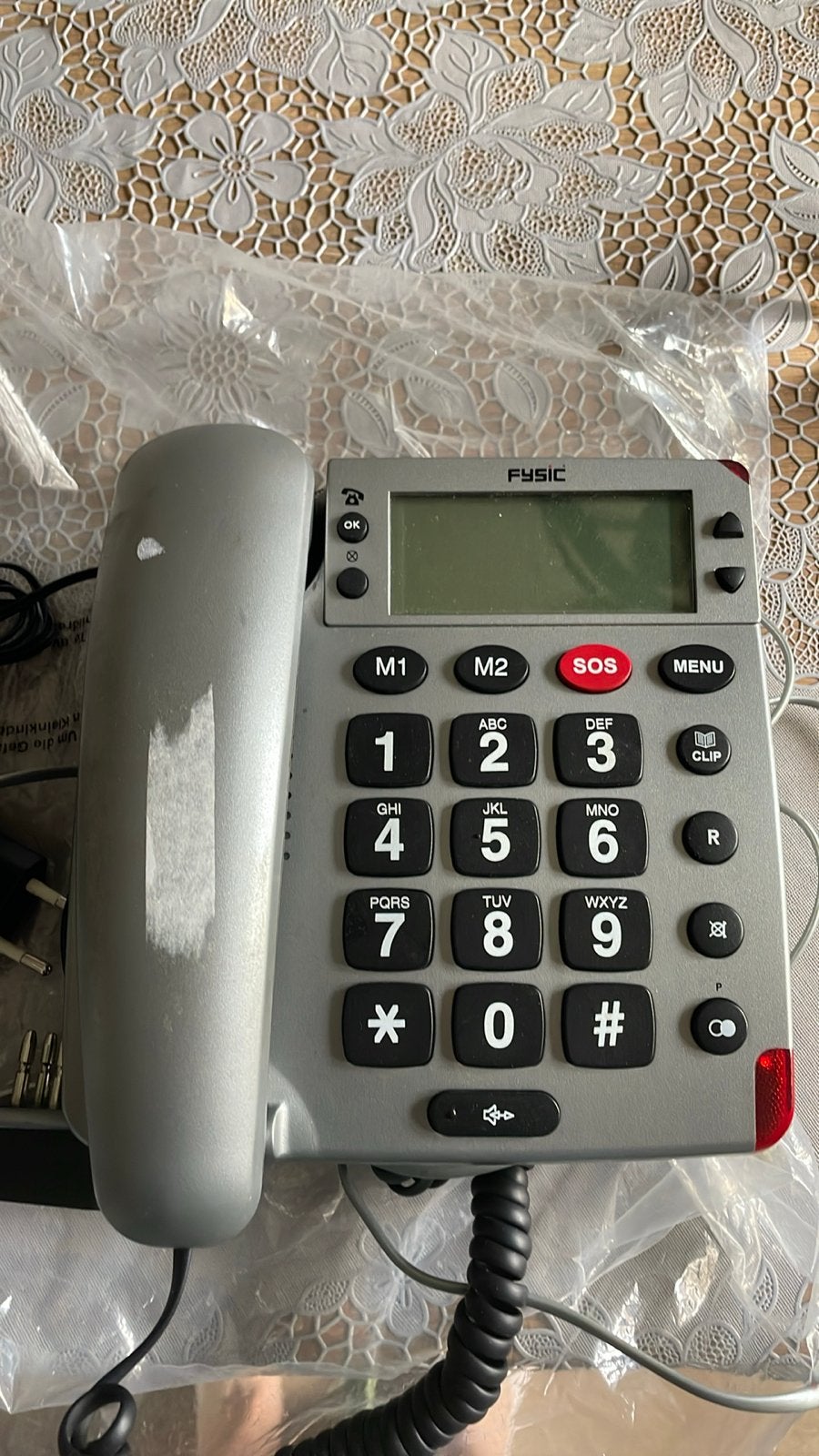 Telefoon met grote cijfers voor slechtzienden, Ophalen