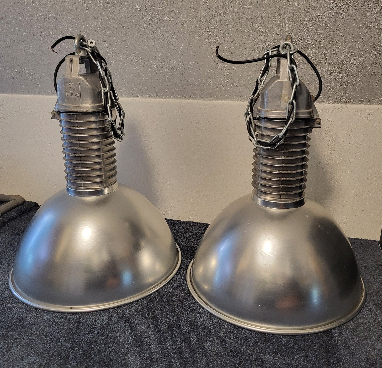 2 x Originele industriële Philips hanglampen uit Frankrijk, Huis en Inrichting, Lampen | Hanglampen, Ophalen, Gebruikt