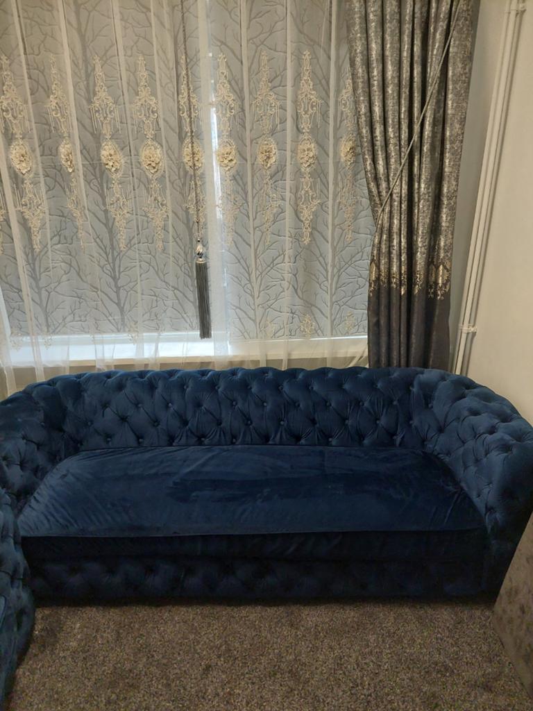 Prachtige koningsblauwe velvet/m fluwelen bank met luxe Ches, Ophalen of Verzenden, Zo goed als nieuw, Vierpersoons of meer