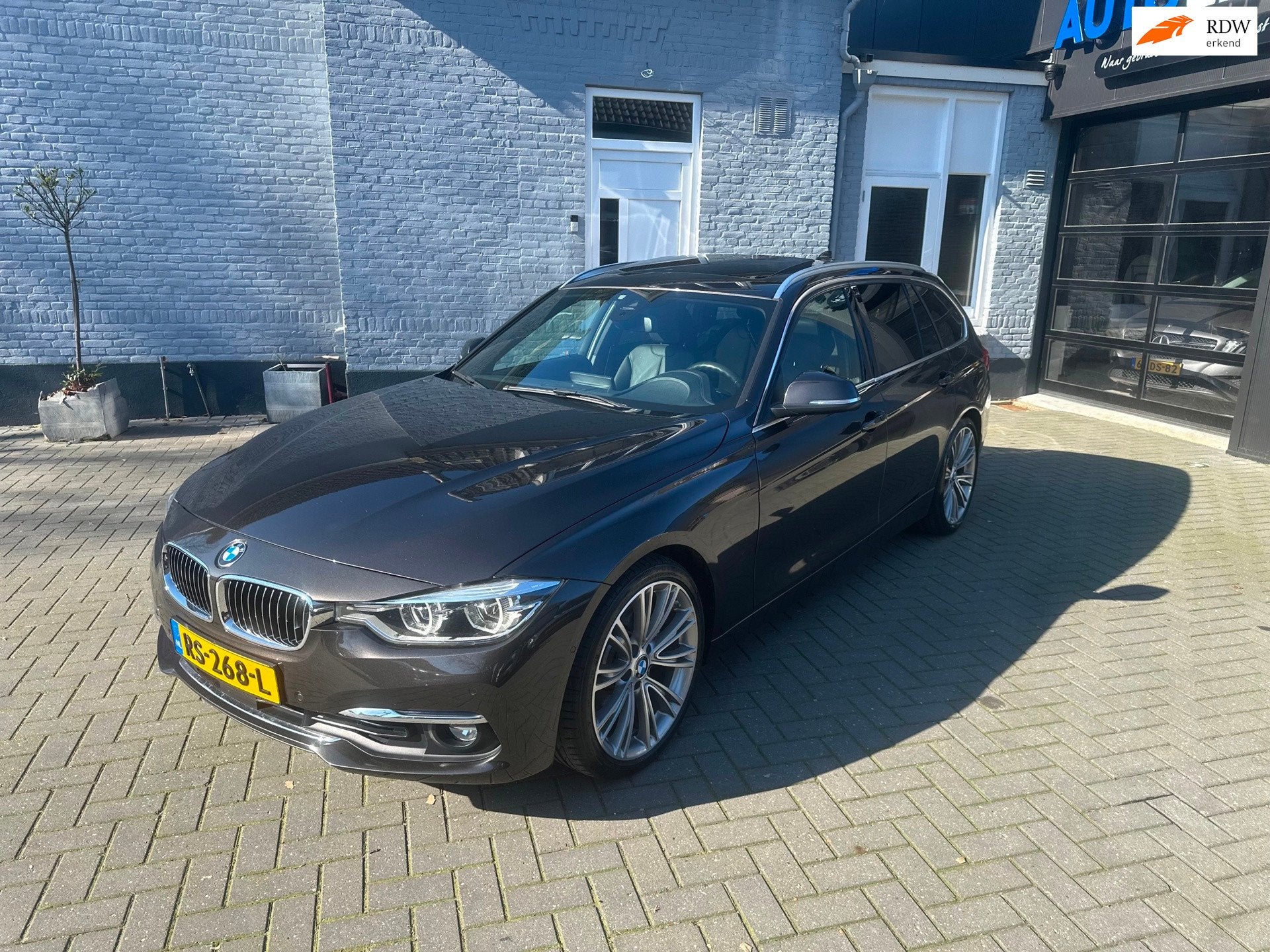 BMW 3-serie Touring 330i | PANO | ELEK. TREKHAAK | MEMORY ST, Automaat, Achterwielaandrijving, 4 cilinders, Automatische klimaatregeling