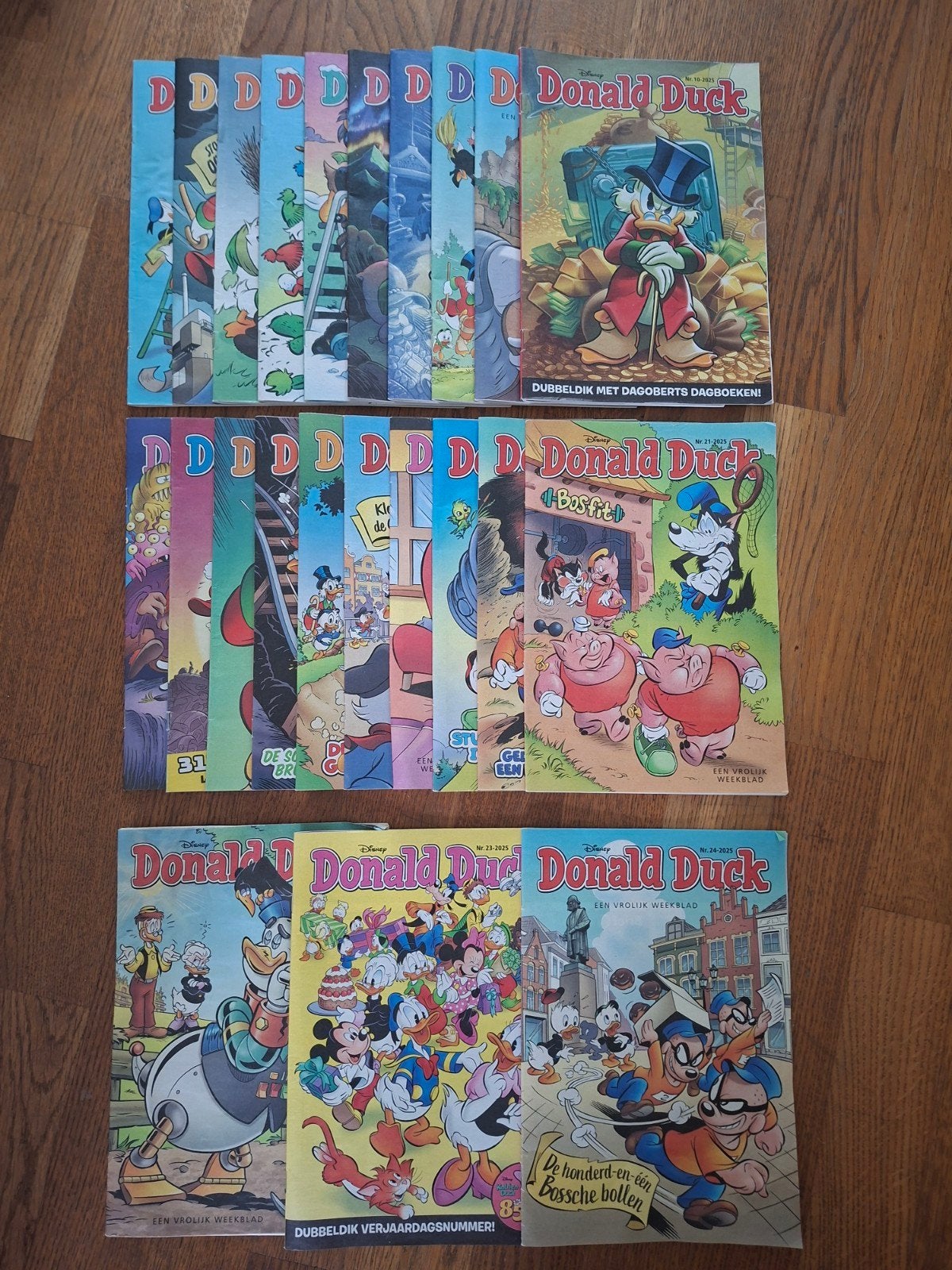 Donald Duck Jaargang 2025 (nr 1 t/m 24, nr 12 mist), Ophalen, Zo goed als nieuw, Walt Disney  Donald duck, Meerdere stripboeken