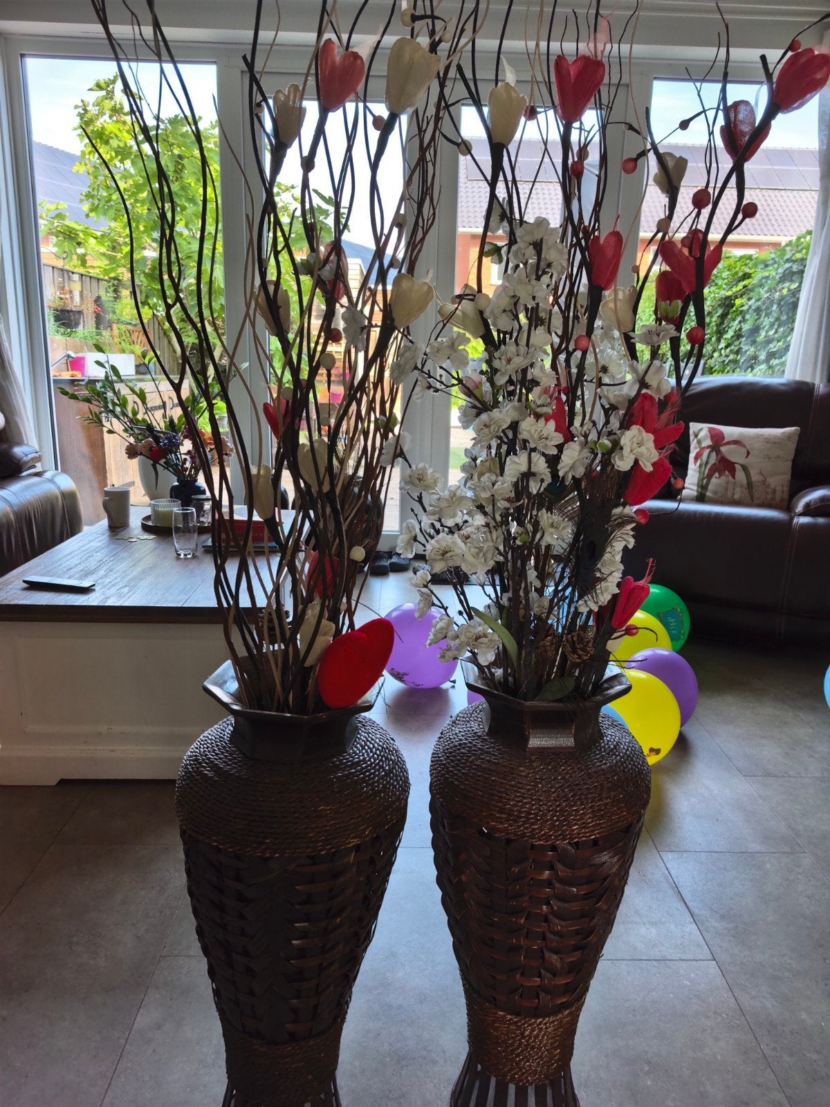 Grote decoratieve vazen met kunstbloemen en takken, Overige materialen, Bruin, Inclusief decoratie, Ophalen of Verzenden