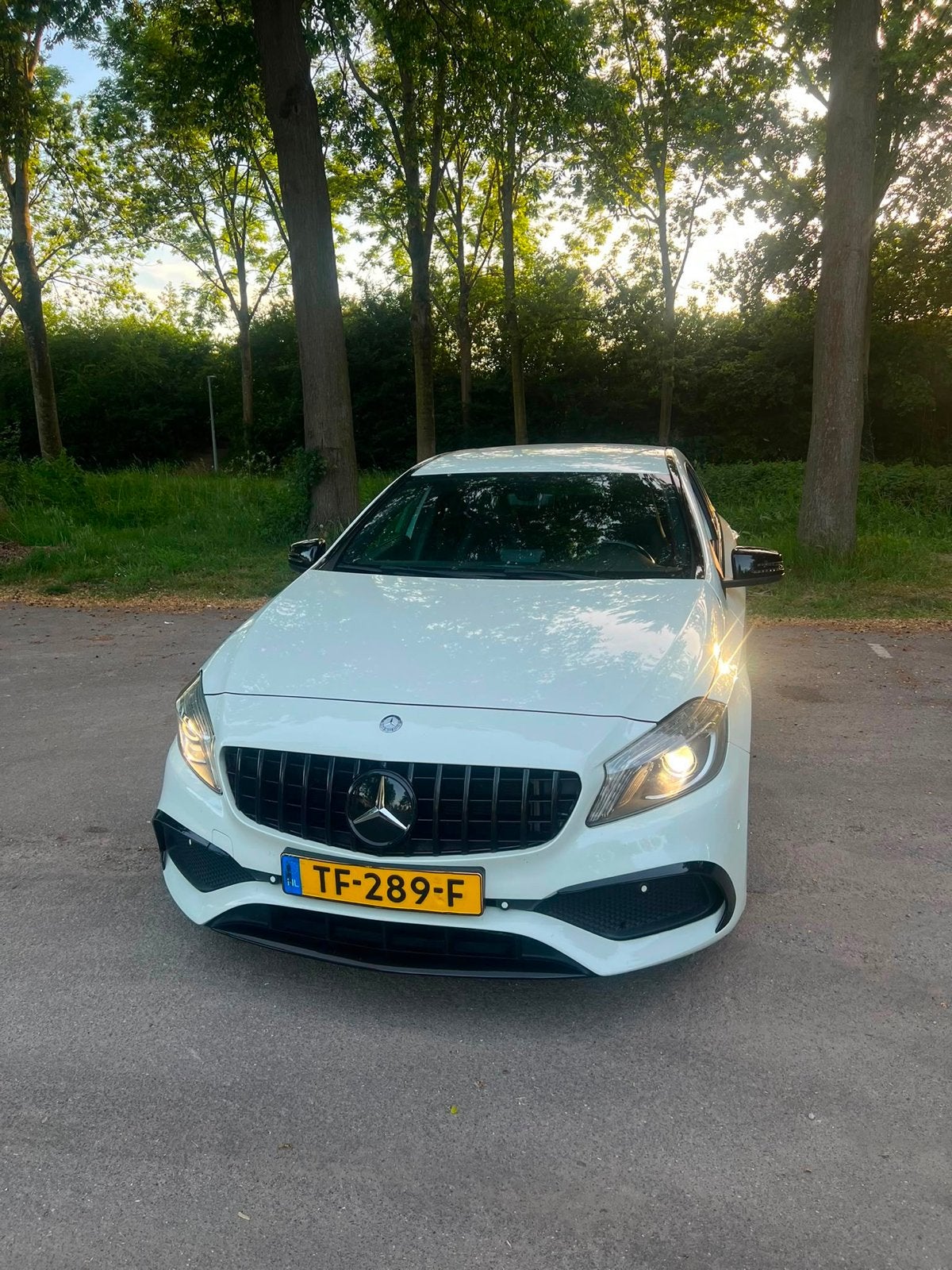Mercedes-Benz A-Klasse A180 1.6 AMG Line, Voorwielaandrijving, Zwart, 4 cilinders, 1200 kg