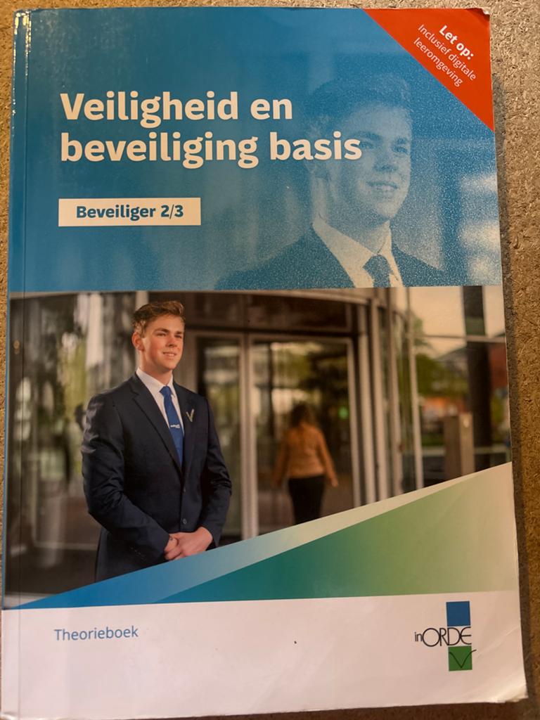 Veiligheid en beveiliging basis - Beveiliger 2/3 Theorieboek, Boeken, Ophalen of Verzenden, Zo goed als nieuw, MBO