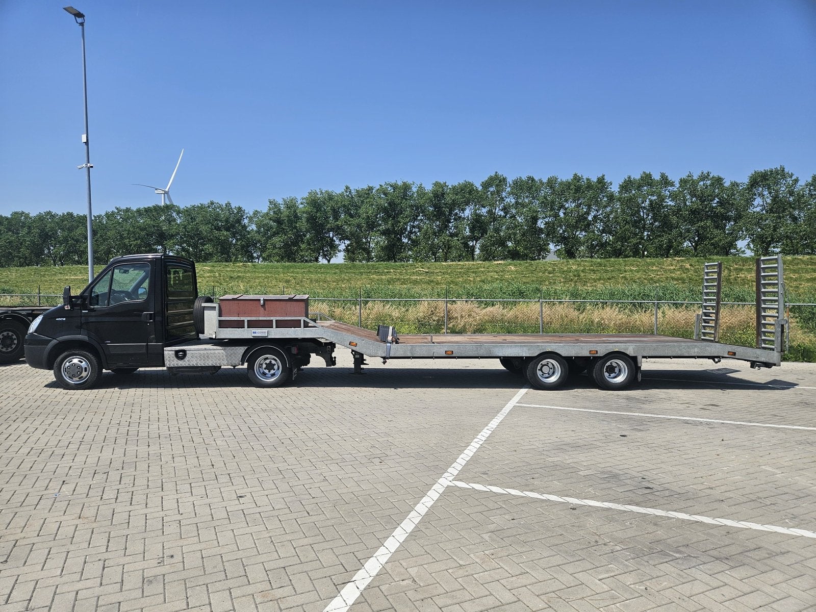 Iveco Daily 2009 met VELDHUIZEN P37-2 10 Ton, Auto's, Zwart, Iveco, Zwart, Origineel Nederlands