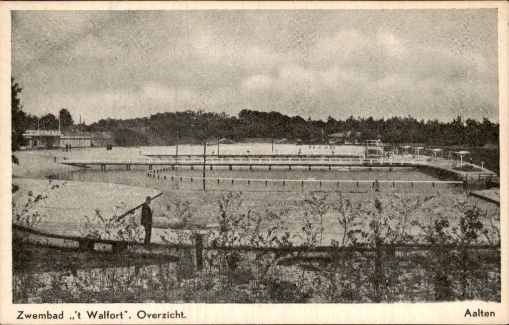 Aalten - Zwembad t Walfort - Overzicht, Ophalen of Verzenden, 1920 tot 1940, Gelopen, Gelderland