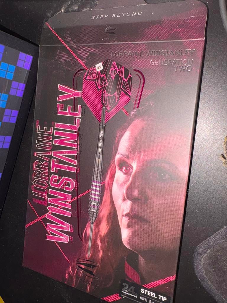 Lorraine Winstanley darts 24gr, Ophalen of Verzenden, Zo goed als nieuw, Pijlen